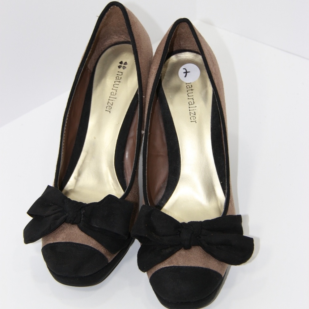 Tan and black bow tie heels - Picture 5 of 6